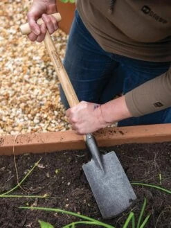 Gardener’s Lifetime Perennial Spade With Short T-Handle -Grow Essentials Sales 8600310 3318 tif